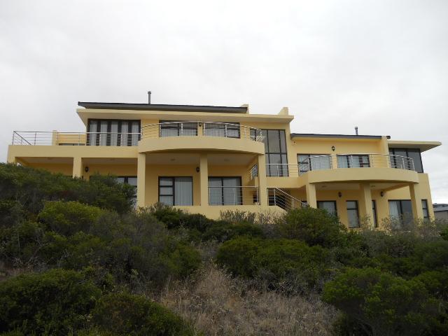 4 Bedroom House for Sale For Sale in Mossel Bay - Home Sell - MR068635