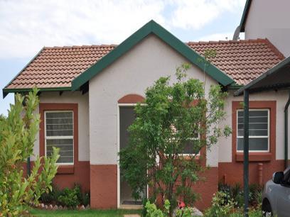 2 Bedroom Simplex for Sale For Sale in Weltevreden Park - Private Sale - MR069263