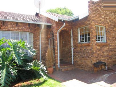 3 Bedroom Duet for Sale For Sale in Garsfontein - Home Sell - MR07057