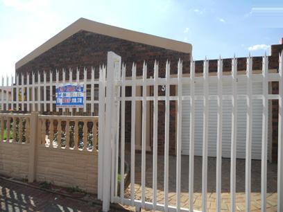 4 Bedroom House for Sale For Sale in Lenasia - Private Sale - MR070614