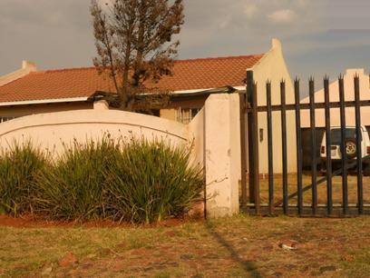 Front View of property in Crystal Park