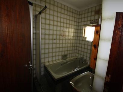 Bathroom 1 of property in Queensburgh