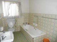 Bathroom 1 - 7 square meters of property in Roodekop