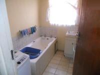 Main Bathroom - 6 square meters of property in Belhar
