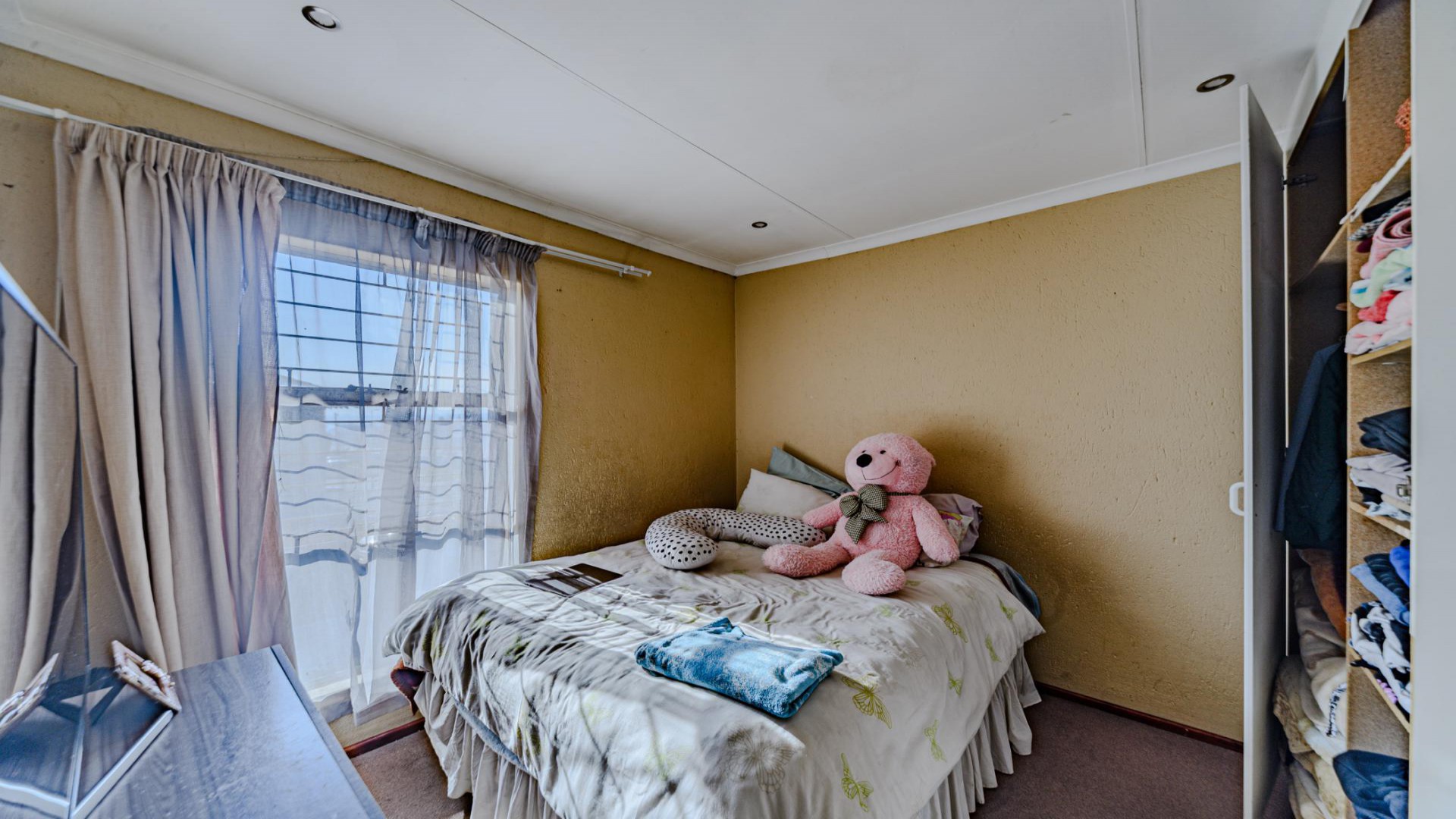 Bed Room 1 of property in Heuwelsig Estate