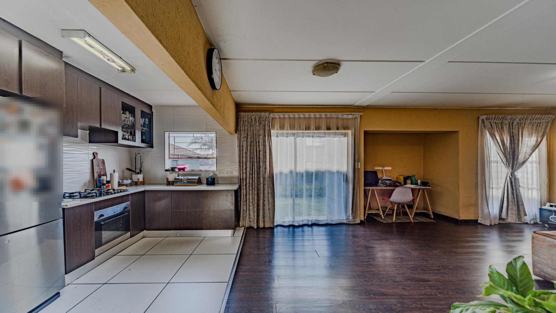 Dining Room of property in Heuwelsig Estate