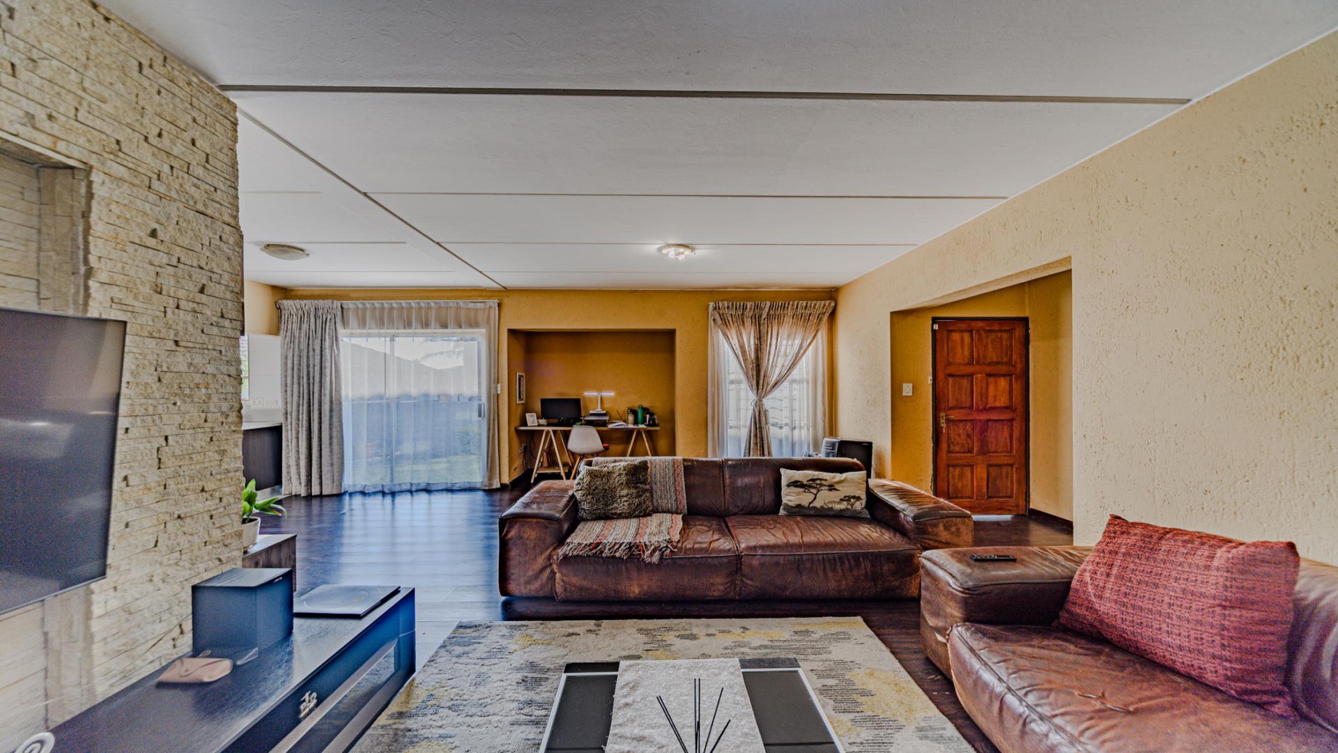 Lounges of property in Heuwelsig Estate