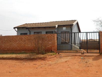 Front View of property in Roodekop