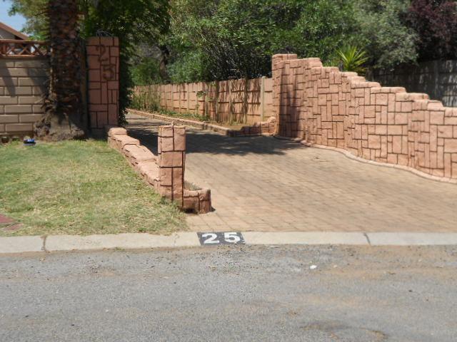 Front View of property in Brackenhurst