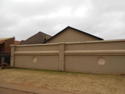 Front View of property in Vosloorus