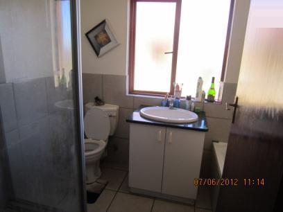 Main Bathroom of property in Willowbrook