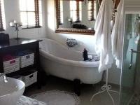 Main Bathroom - 18 square meters of property in Glenmarais (Glen Marais)
