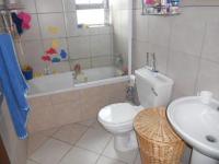 Main Bathroom - 3 square meters of property in Humansdorp
