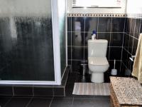 Main Bathroom - 19 square meters of property in Shelly Beach