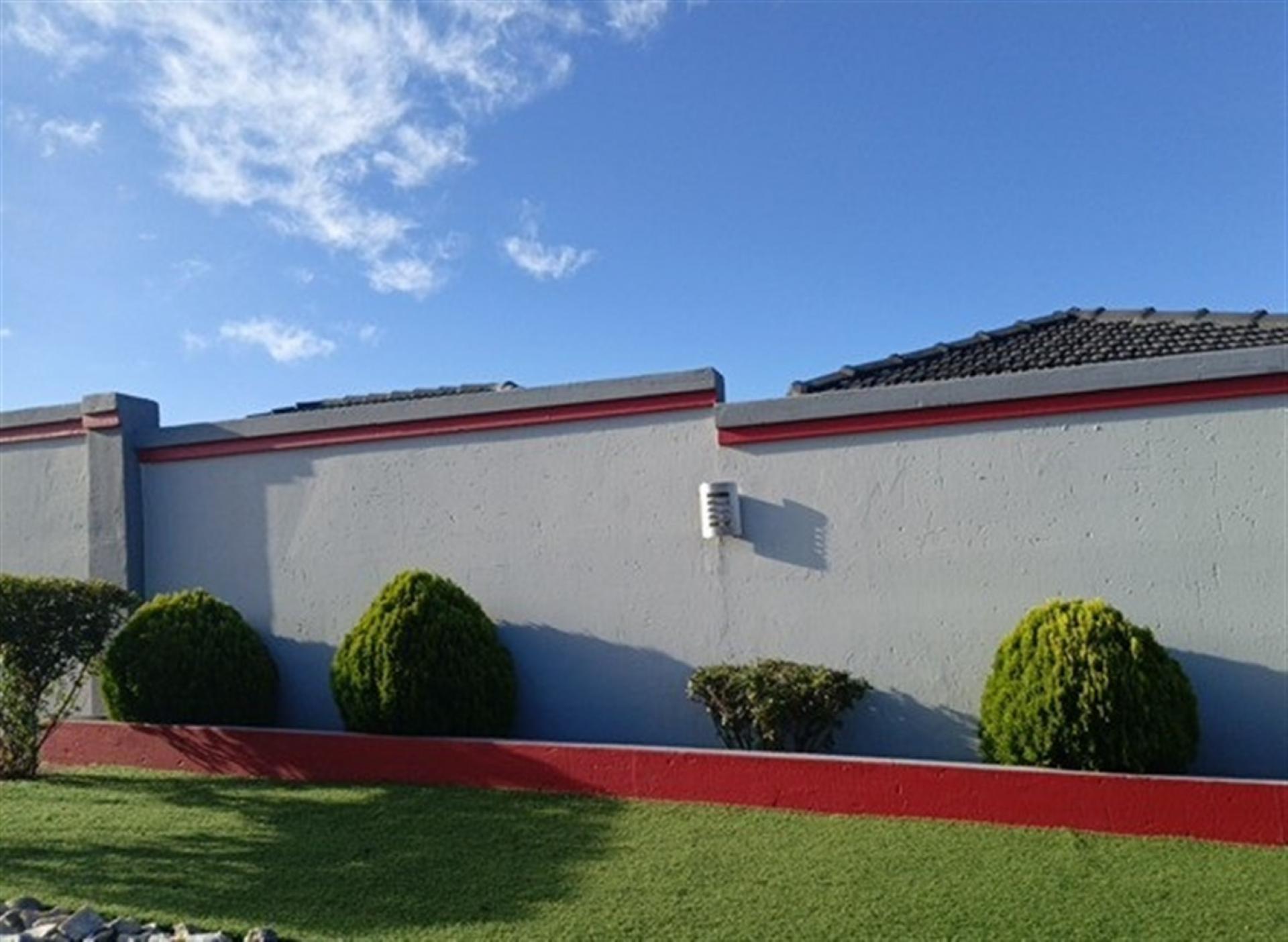 Front View of property in Alveda