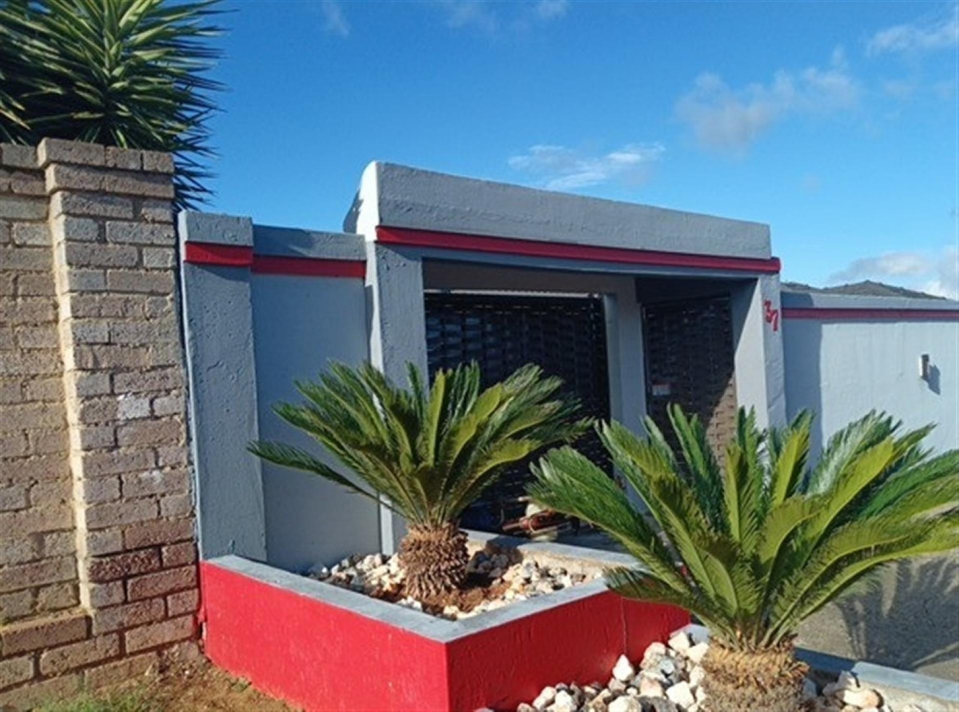 Front View of property in Alveda