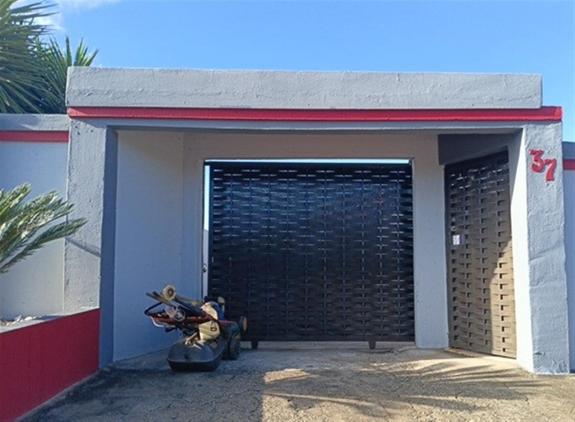 Front View of property in Alveda