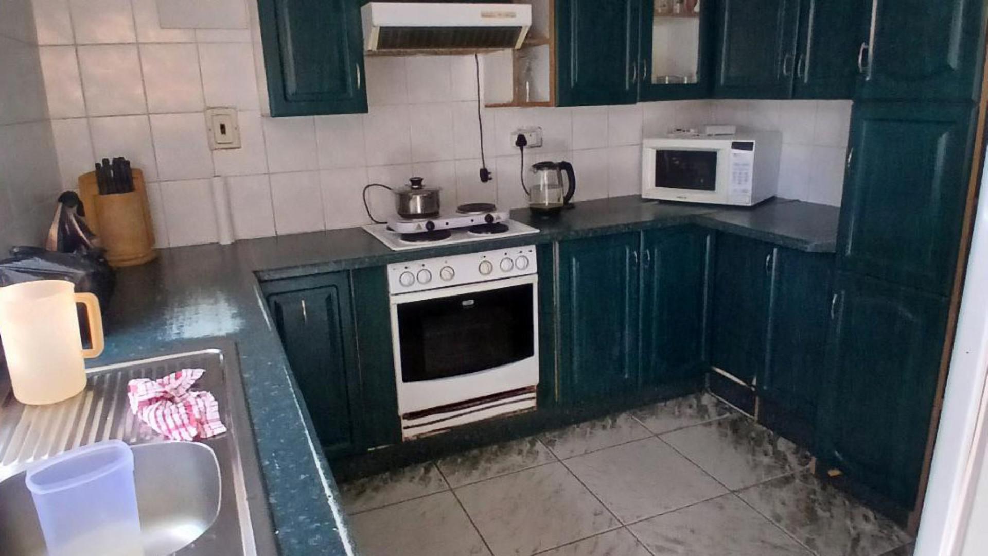 Kitchen of property in Meadowlands