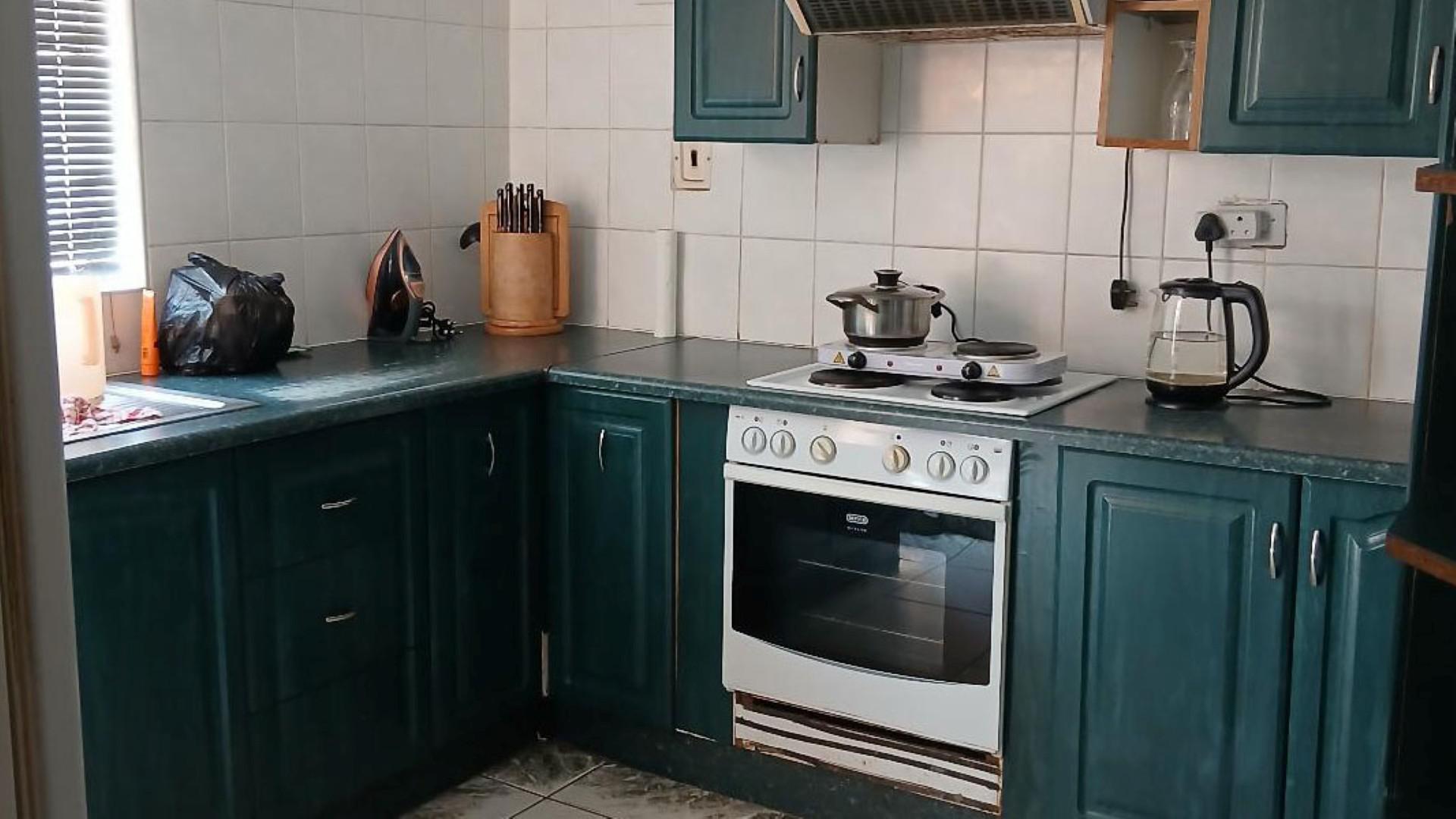 Kitchen of property in Meadowlands