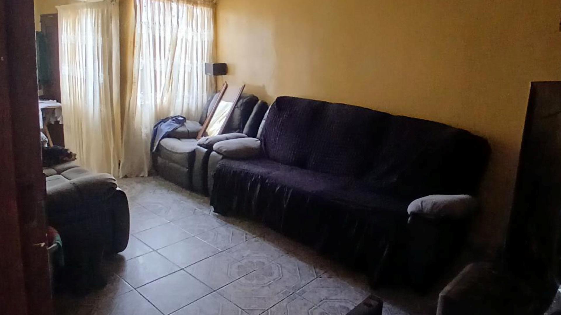 Lounges of property in Meadowlands