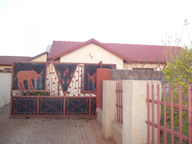 Front View of property in Dawn Park