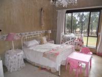 Bed Room 1 - 20 square meters of property in Krugersdorp