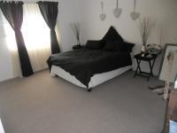 Main Bedroom - 21 square meters of property in Somerset West