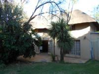 Front View of property in Glen Marais