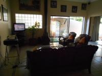 Lounges - 115 square meters of property in Glen Marais