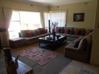 Lounges - 115 square meters of property in Glenmarais (Glen Marais)