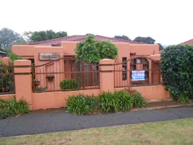 3 Bedroom House for Sale For Sale in Rosettenville - Home Sell - MR081015