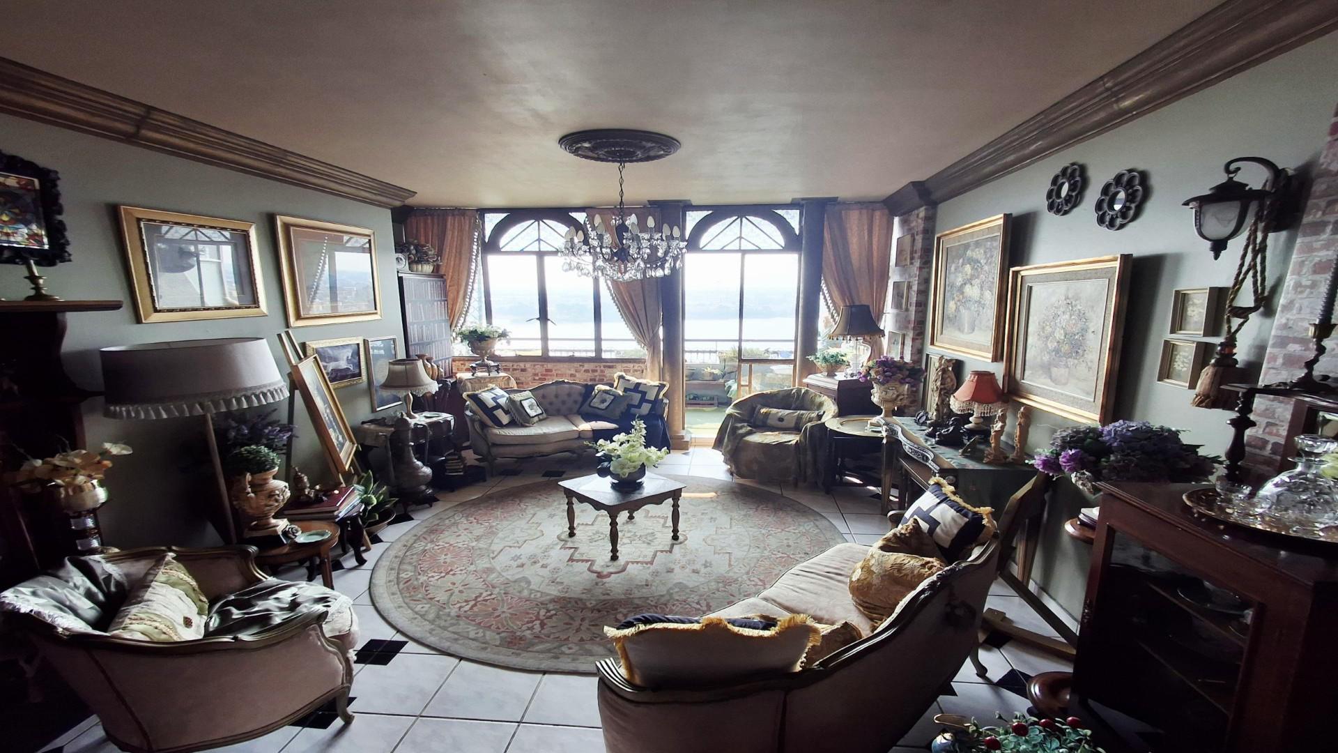 Lounges - 36 square meters of property in Denlee