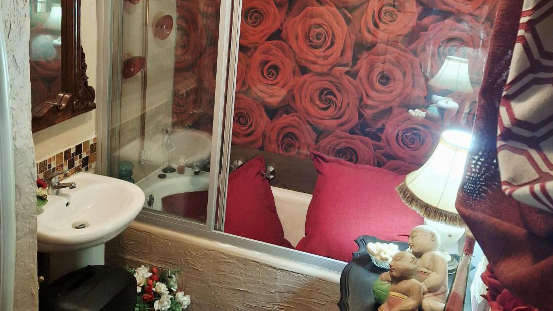 Bathroom 1 - 6 square meters of property in Denlee