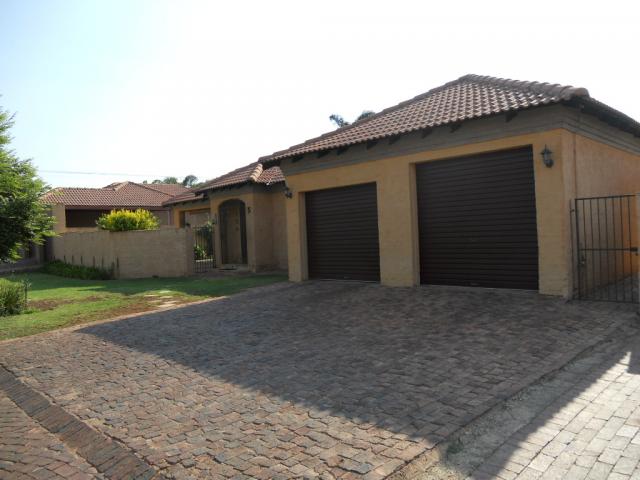 3 Bedroom House for Sale For Sale in Moregloed (PTA) - Private Sale - MR081413