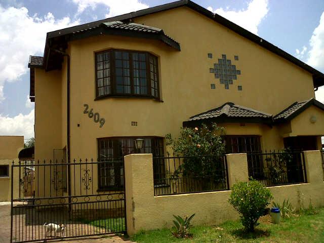 7 Bedroom House for Sale For Sale in Lenasia South - Home Sell - MR081787