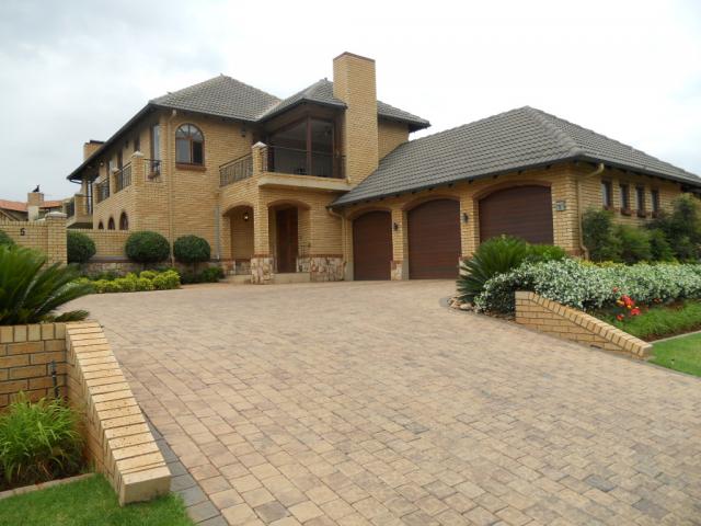 4 Bedroom House for Sale and to Rent For Sale in Centurion Central - Home Sell - MR081837