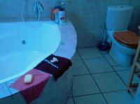 Main Bathroom - 18 square meters of property in Pretoria Rural