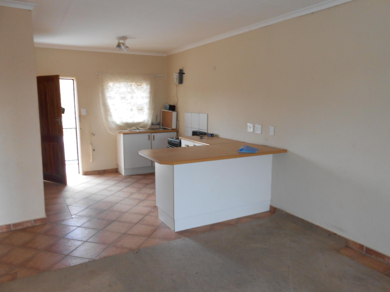 Lounges - 16 square meters of property in Randfontein