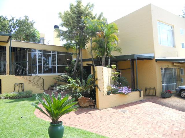 5 Bedroom House for Sale and to Rent For Sale in Weavind Park - Private Sale - MR083164