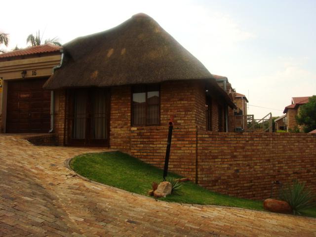 3 Bedroom Simplex for Sale For Sale in Rustenburg - Home Sell - MR083178