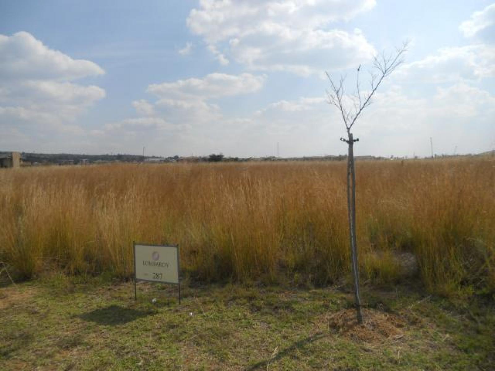 Front View of property in Silver Lakes Golf Estate