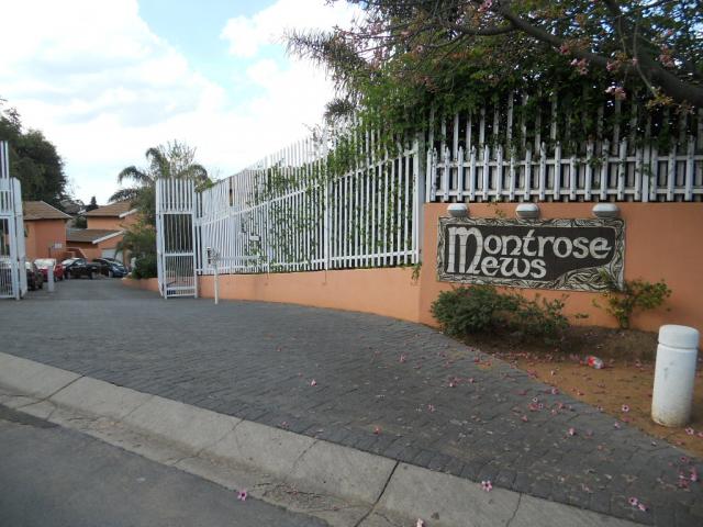 Front View of property in Weltevreden Park