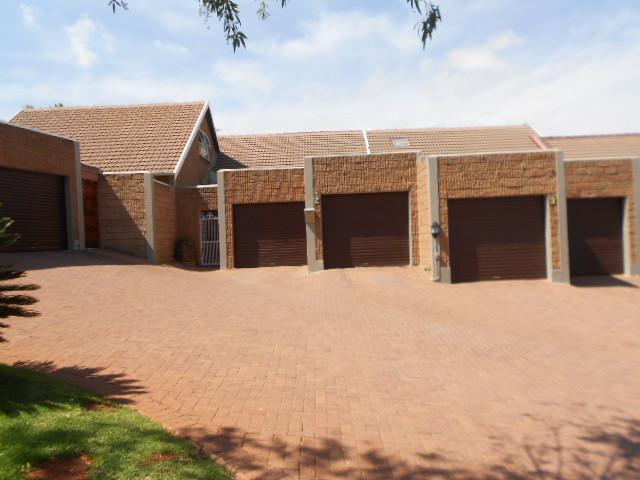 3 Bedroom Sectional Title for Sale For Sale in Silverfields - Private Sale - MR084623