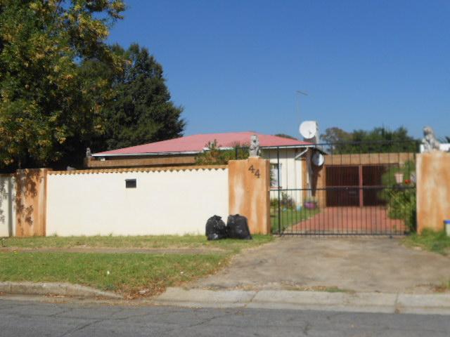 Front View of property in Springs