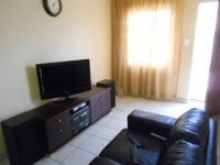Lounges - 8 square meters of property in Roodekop