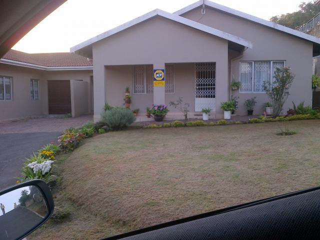 3 Bedroom Sectional Title for Sale and to Rent For Sale in Durban North  - Private Sale - MR085071