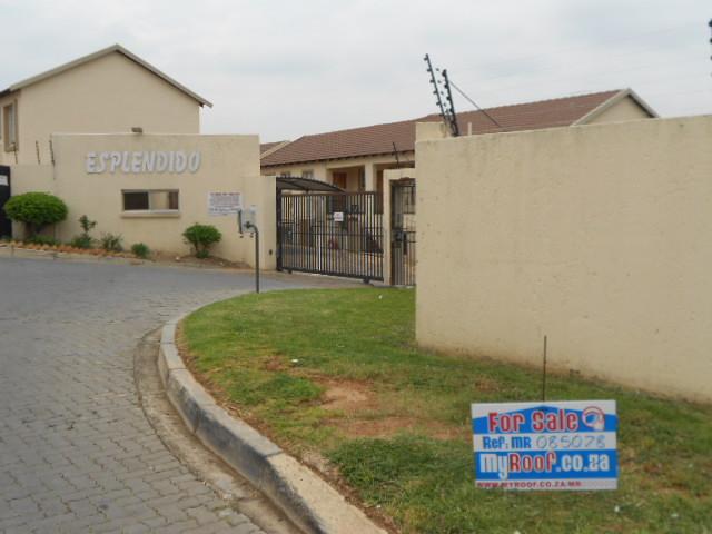 2 Bedroom Sectional Title for Sale and to Rent For Sale in Wilgeheuwel  - Home Sell - MR085078