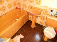 Main Bathroom - 6 square meters of property in Pimville