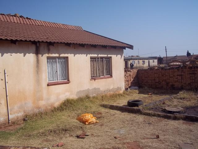 5 Bedroom House for Sale For Sale in Kwa-Thema - Home Sell - MR086168