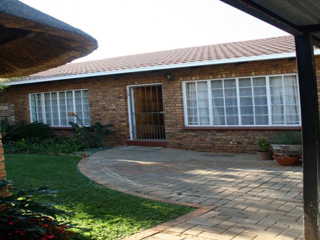 2 Bedroom Sectional Title for Sale For Sale in Pierre van Ryneveld - Private Sale - MR086321